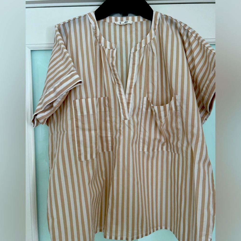 Splendid size L tan and white stripe top